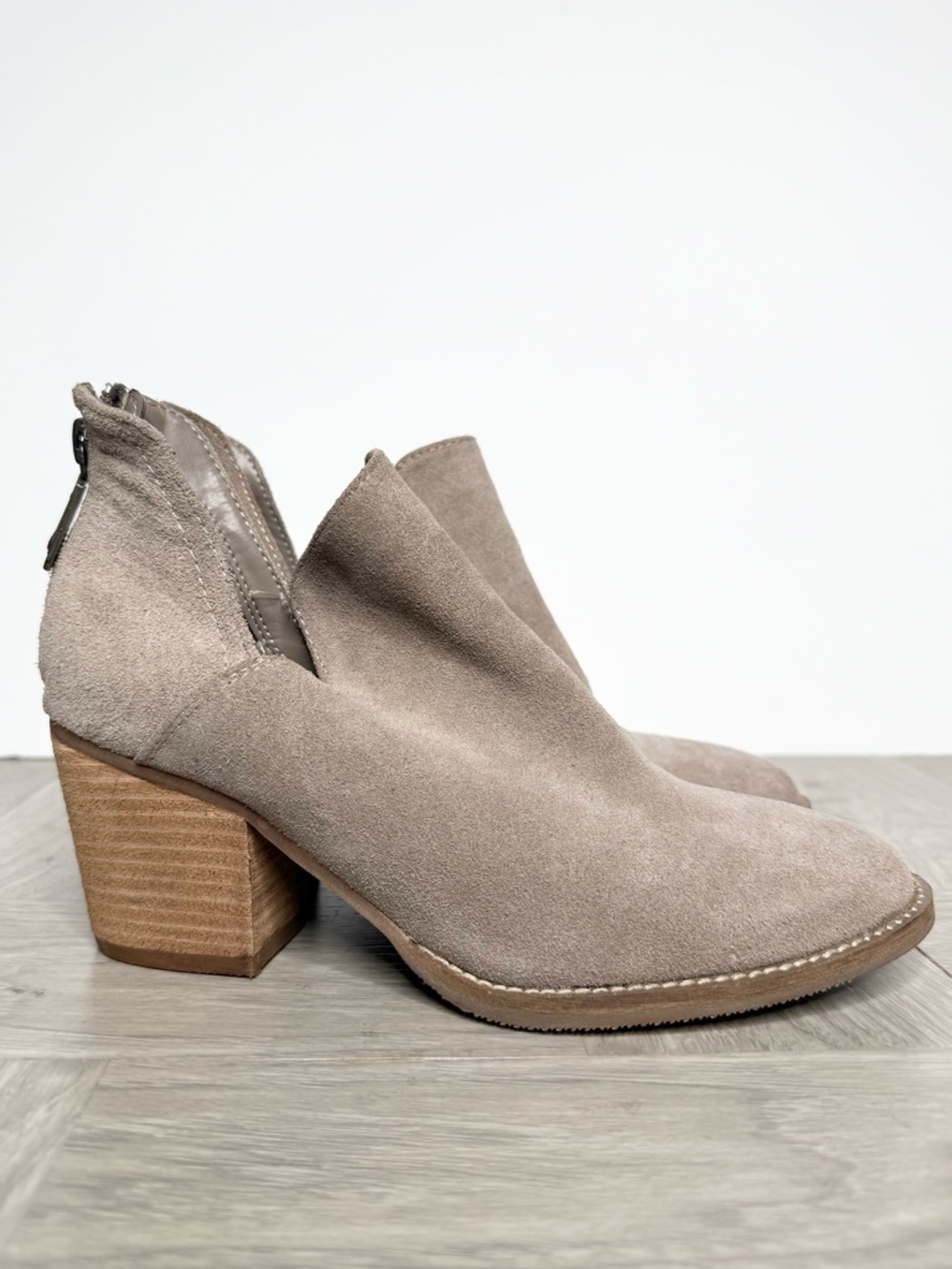 Blondo Mushroom Suede Heeled Bootie 6 1/2 M